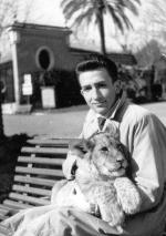 Pino del Pizzo Roma 1960 - allo zoo con un leoncino di pochi mesi 