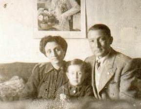 Pino Del Pizzo 1948 - con mamma e papà nella casa di Napoli