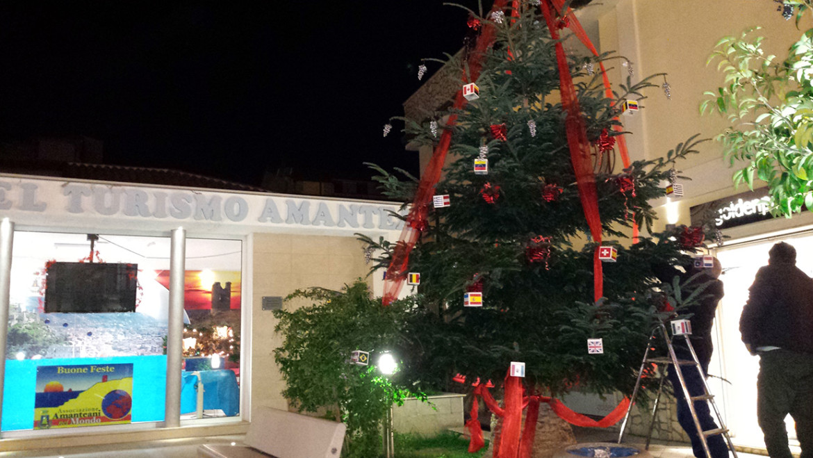 Addobbi Natalizi Piazzetta Amanteani nel Mondo