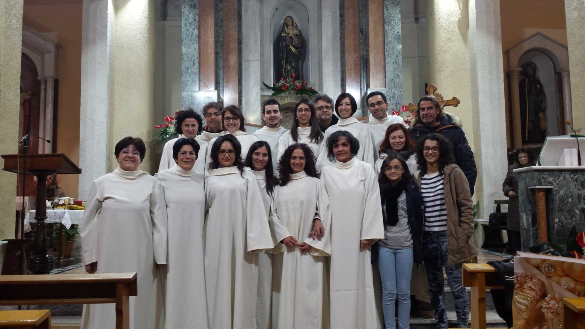 Il Coro San Luigi Gonzaga durante la Messa di Natale 2015 di Amantea alla Chiesa dei Cappuccini