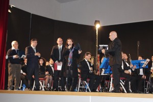 Consegna targa al M° Ferrer Ferran dall'Associazione Amanteani nel Mondo