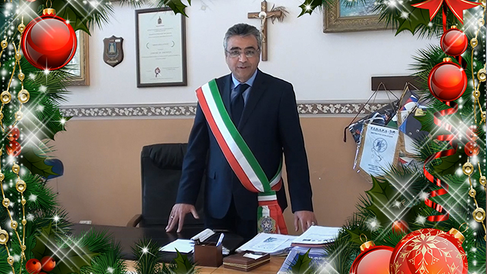 Il Sindaco di Amantea, Mari Pizzino, porge gli auguri di buone feste agli Amanteani nel Mondo